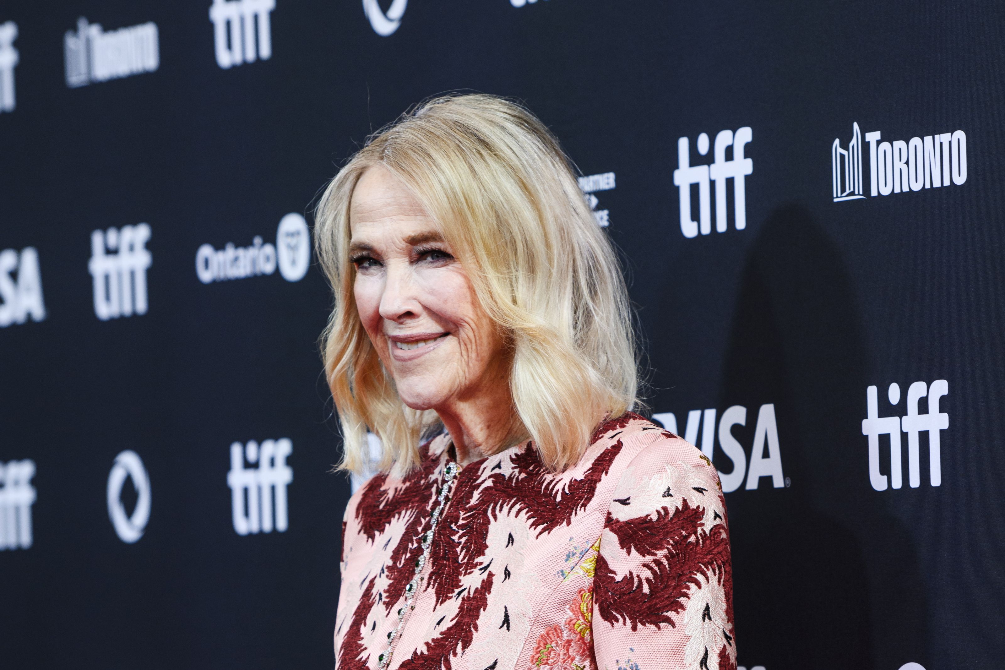Cum arată în prezent mama lui Kevin din „Singur acasă”. Actrița Catherine O'Hara are 70 de ani și e de nerecunoscut