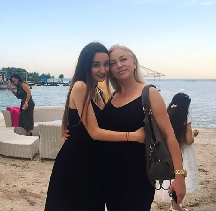 Lucia Bubulac, prima soție a lui Cătălin Crișan, a împlinit 61 de ani. Cum arată acum medicul de familie și ce mesaj i-a transmis fiica ei, Daria