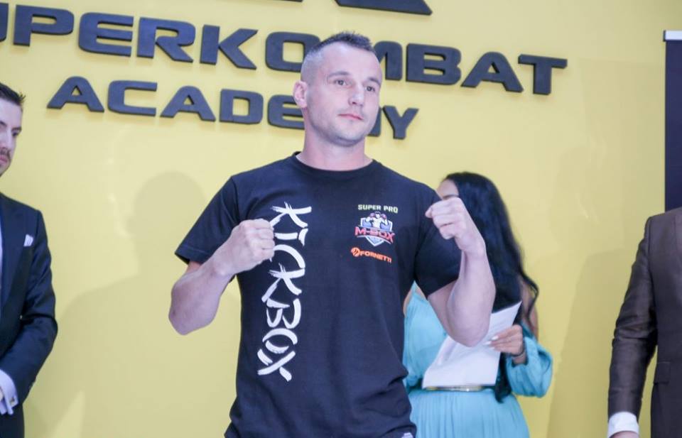 SUPERKOMBAT BUCUREȘTI: Luptătorii au dat proba cântarului în noua Academie Superkombat, lansată în prezența lui Remy Bonjasky | GALERIE FOTO