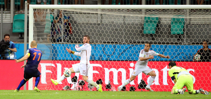 VIDEO / CM 2014: SPANIA - OLANDA 1-5. Campioana mondială, umilită!