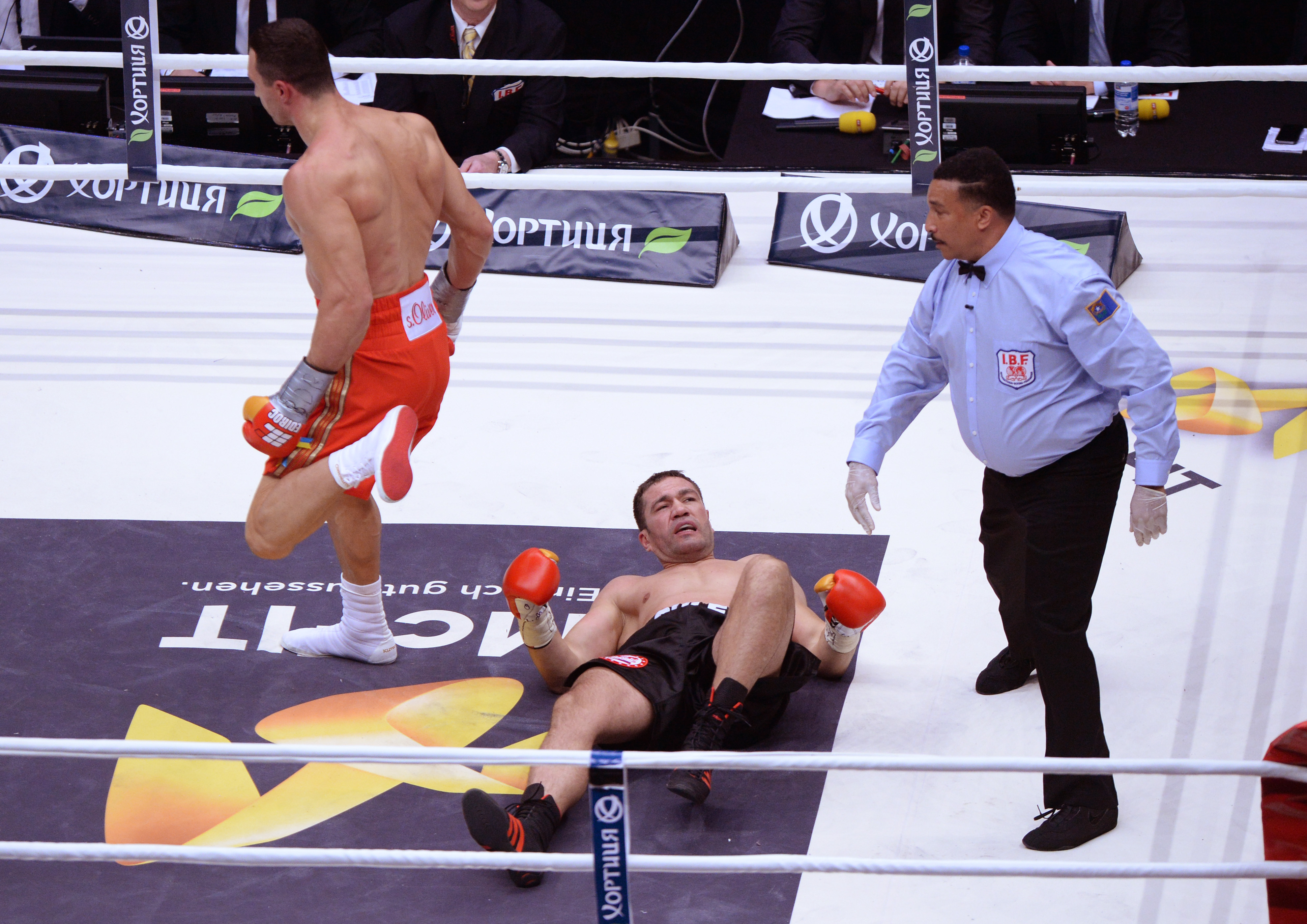 Klitschko l-a făcut KO pe Pulev, dar bulgarul a arătat că Wladimir încă poate fi lovit