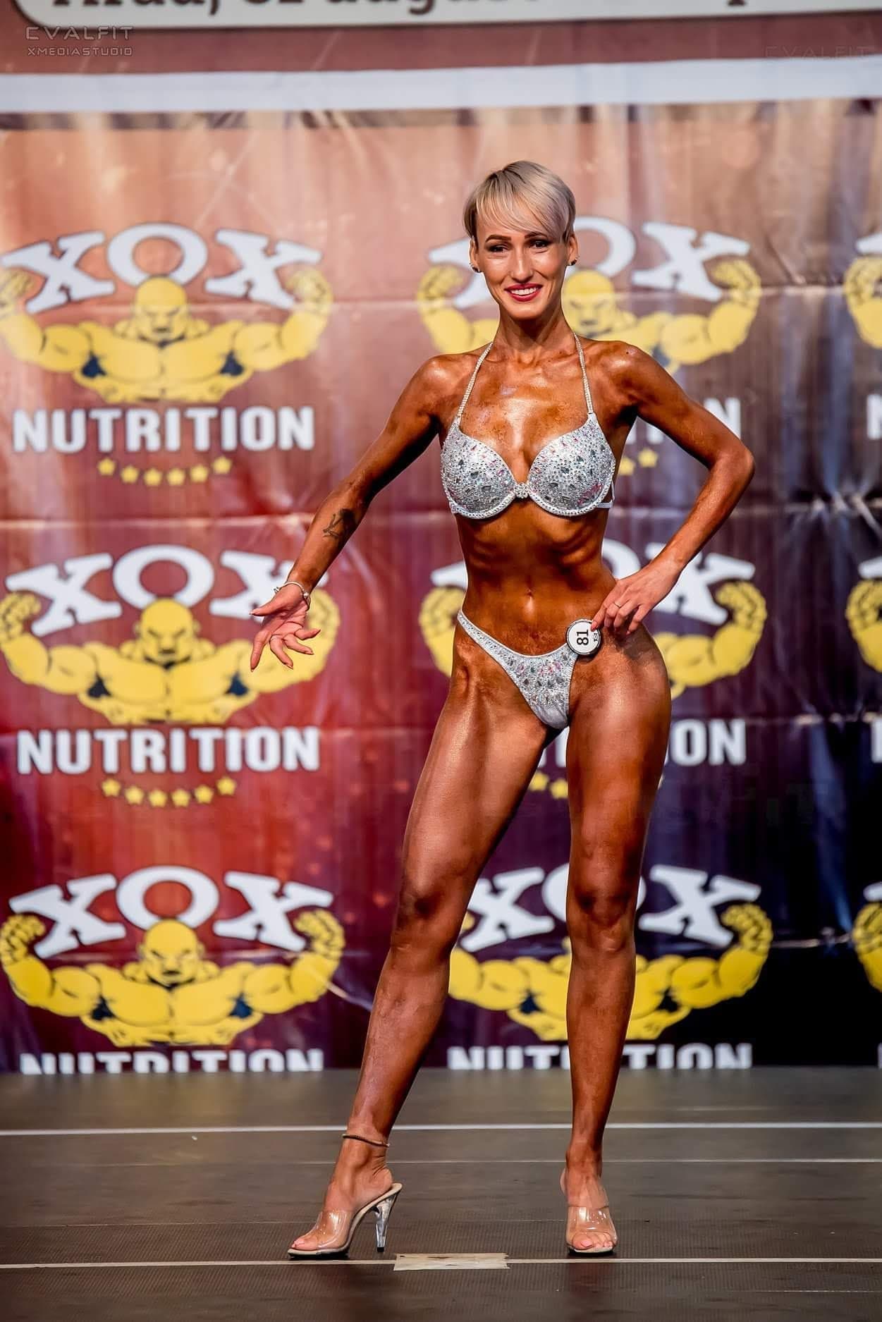REPORTAJ/ Nu mai aude de la 2 ani, dar este campioană în viață și în sport. Hair stylista Maria Pavel a urcat pe podium la concursul național de culturism/ FOTO