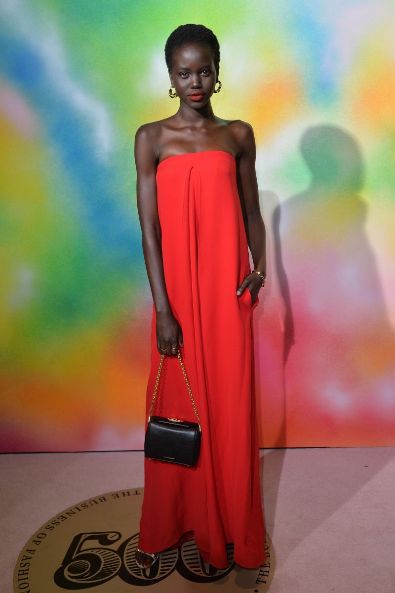 Adut Akech, o tânără refugiată, a fost desemnat cel mai bun model al lumii. Adut Akech le-a devansat pe surorile Hadid și Kendall Jener
