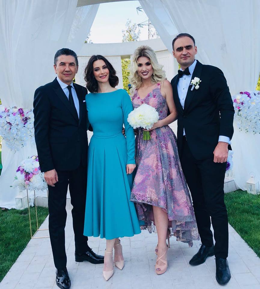 Andreea Berecleanu a fost nașă. Răpitoare la brațul soțului estetician | FOTO