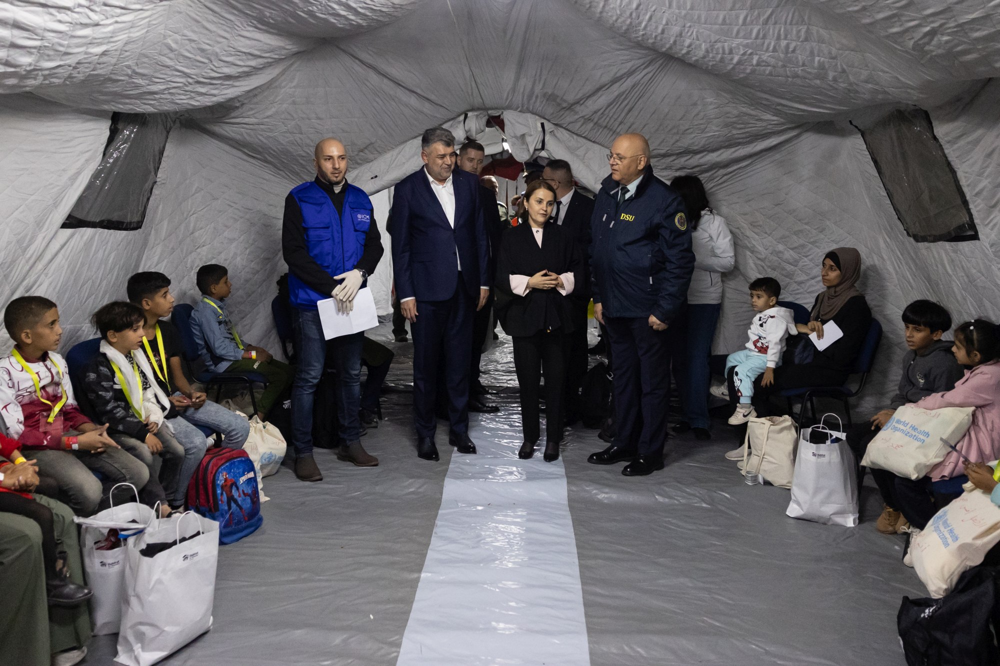 Spitalele din România vor trata copii răniți în războiul din Fâșia Gaza. Primii opt au ajuns la București