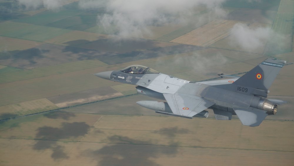 Bombardierele americane au desfăşurat în premieră antrenamente în spaţiul aerian al României