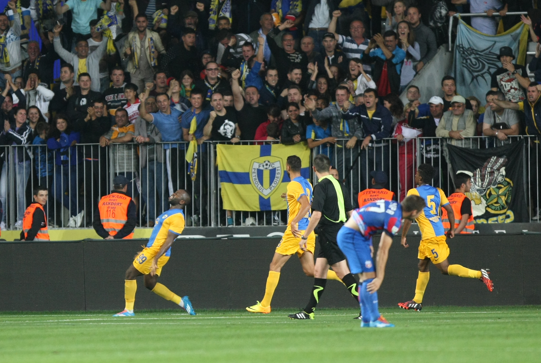 FOTO&VIDEO / Petrolul - Steaua 2-3. Meci senzaţional pe ”Ilie Oană”