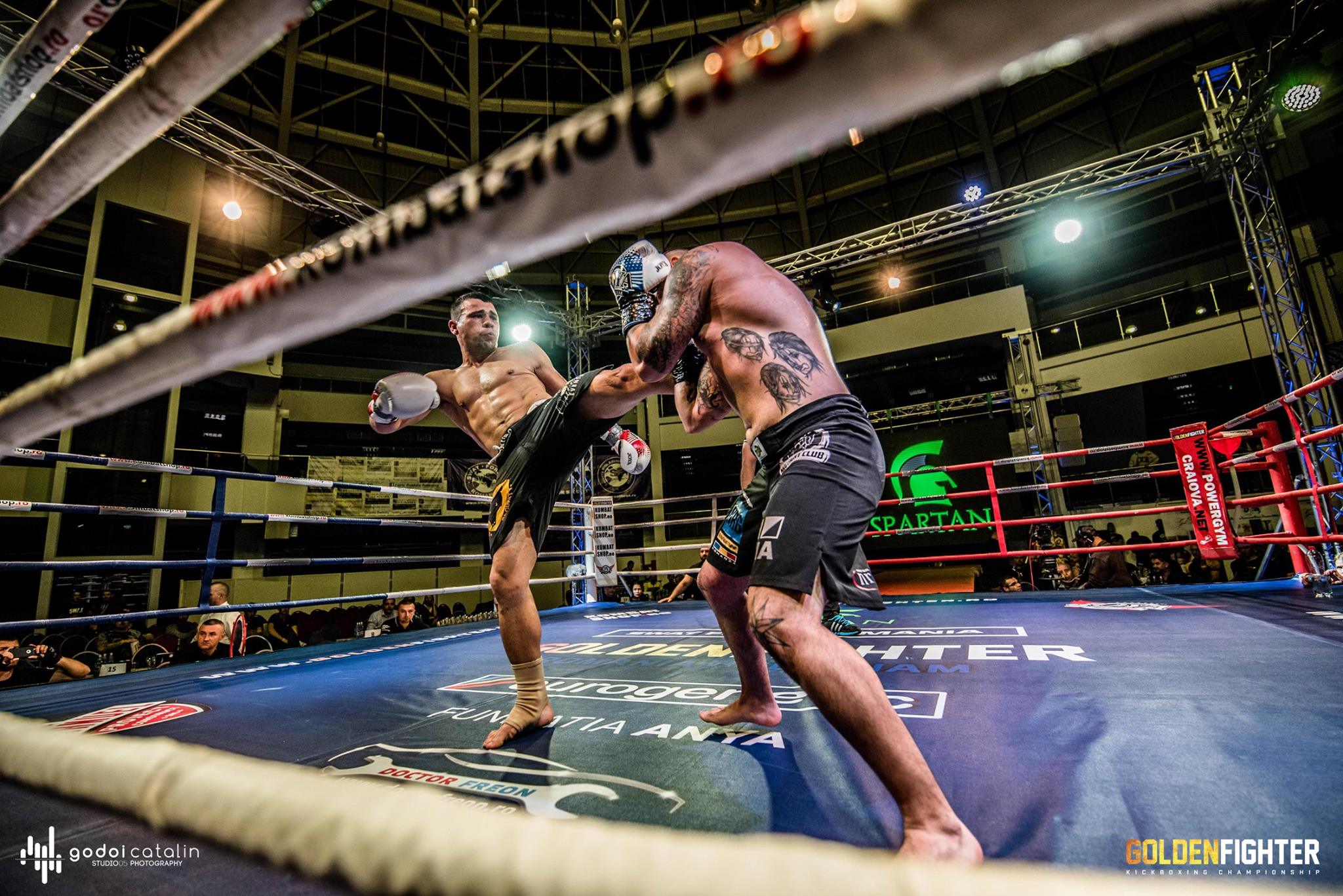 Meciuri spectaculoase la Golden Fighter Craiova. Centura intercontinentală WKU a fost câștigată de Adrian Mitu FOTO&VIDEO