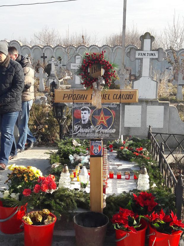 Daniel Prodan ar fi împlinit azi 45 de ani. Panduru, Răducioiu și Adi Ilie, la mormântul lui ”Tătuca” / GALERIE FOTO & VIDEO