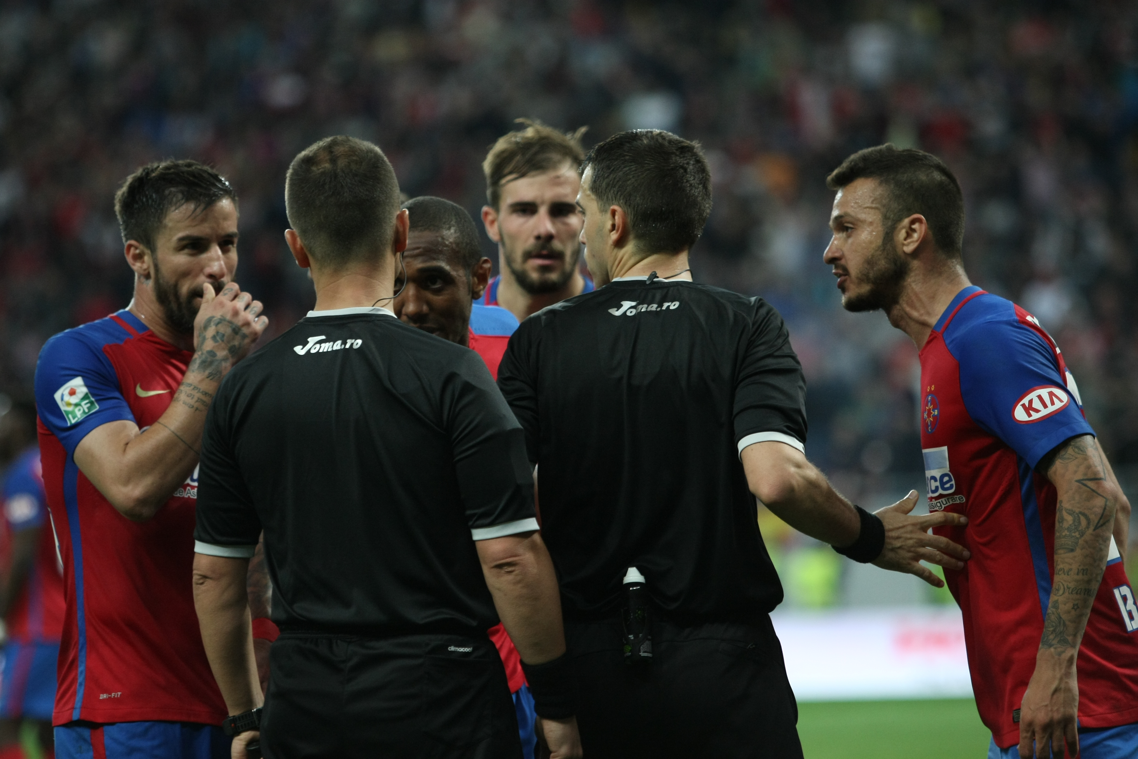 Liga I, etapa a 8-a, play-off: Dinamo - FCSB 2-1. Derby decis în minutul 96, din penalty! ”Cazul Bricheta”, nimica toată pe lângă bombardamentul de pe Arena Națională. Reghe, scandal cu arbitri | LIVE&VIDEO