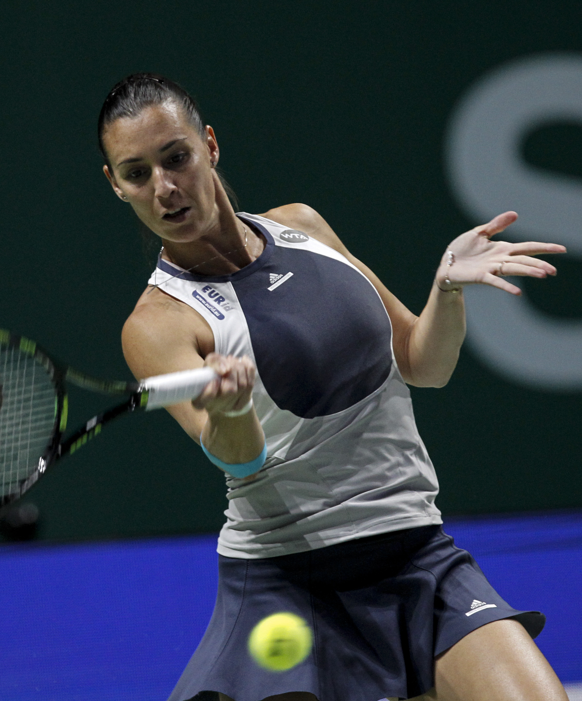 Halep a debutat fantastic la Turneul Campioanelor: ^a demolat-o pe italianca Pennetta, 6-0, 6-3. Marți, urmează Șarapova / LIVEBLOG&VIDEO