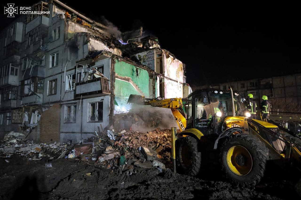 Cum arată blocul cu cinci etaje lovit de o rachetă rusească și în care au murit 14 oameni, în Poltava