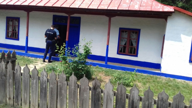 UPDATE / Muzeul Satului, vandalizat. Cum au ajuns intrușii în casele cu valoare istorică