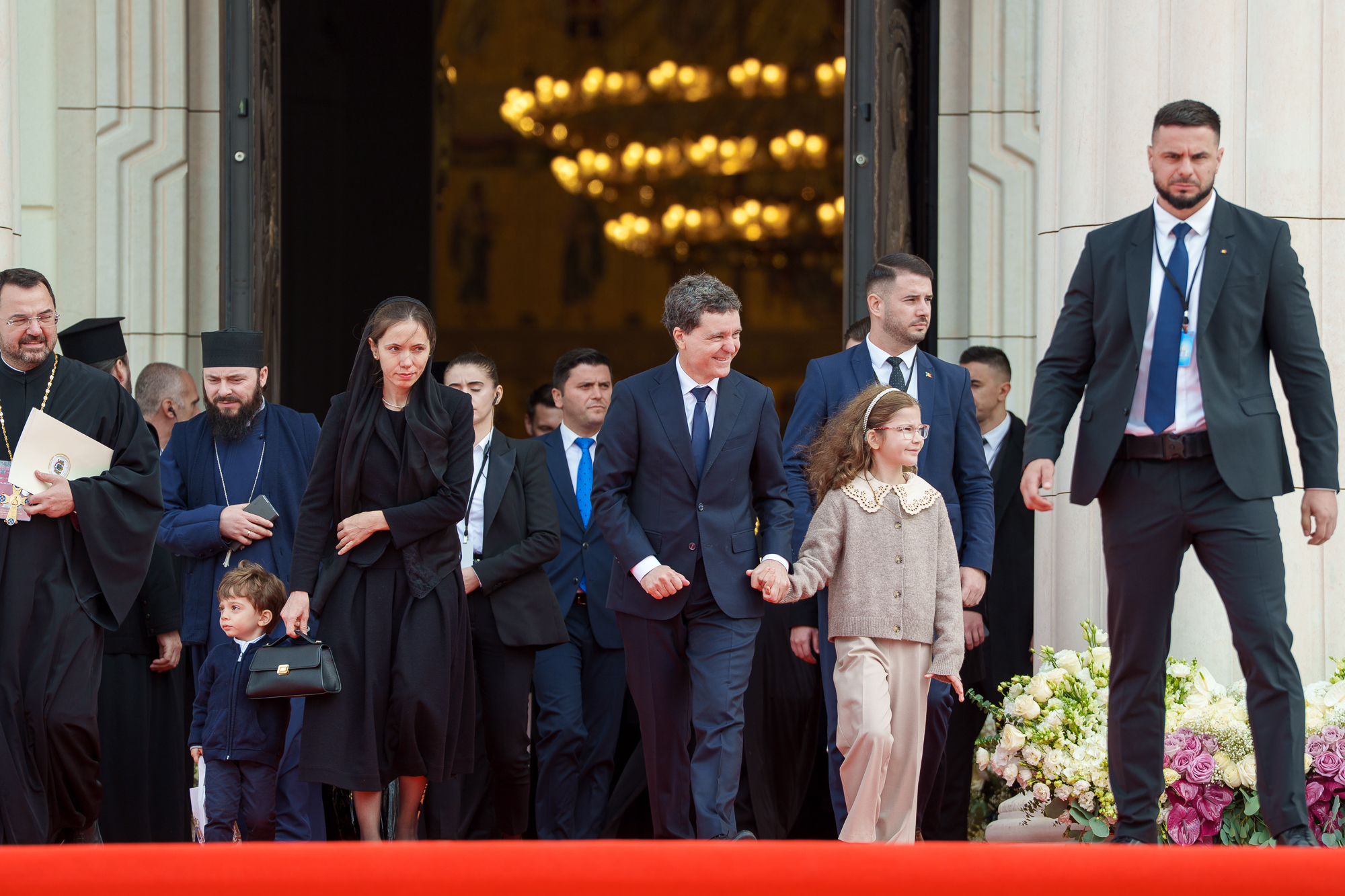Dana Budeanu a criticat ținuta aleasă de Mirabela Grădinaru, partenera lui Nicușor Dan, la sfințirea Catedralei Mântuirii Neamului: „Alo, protocolu’ Cotroceni?”