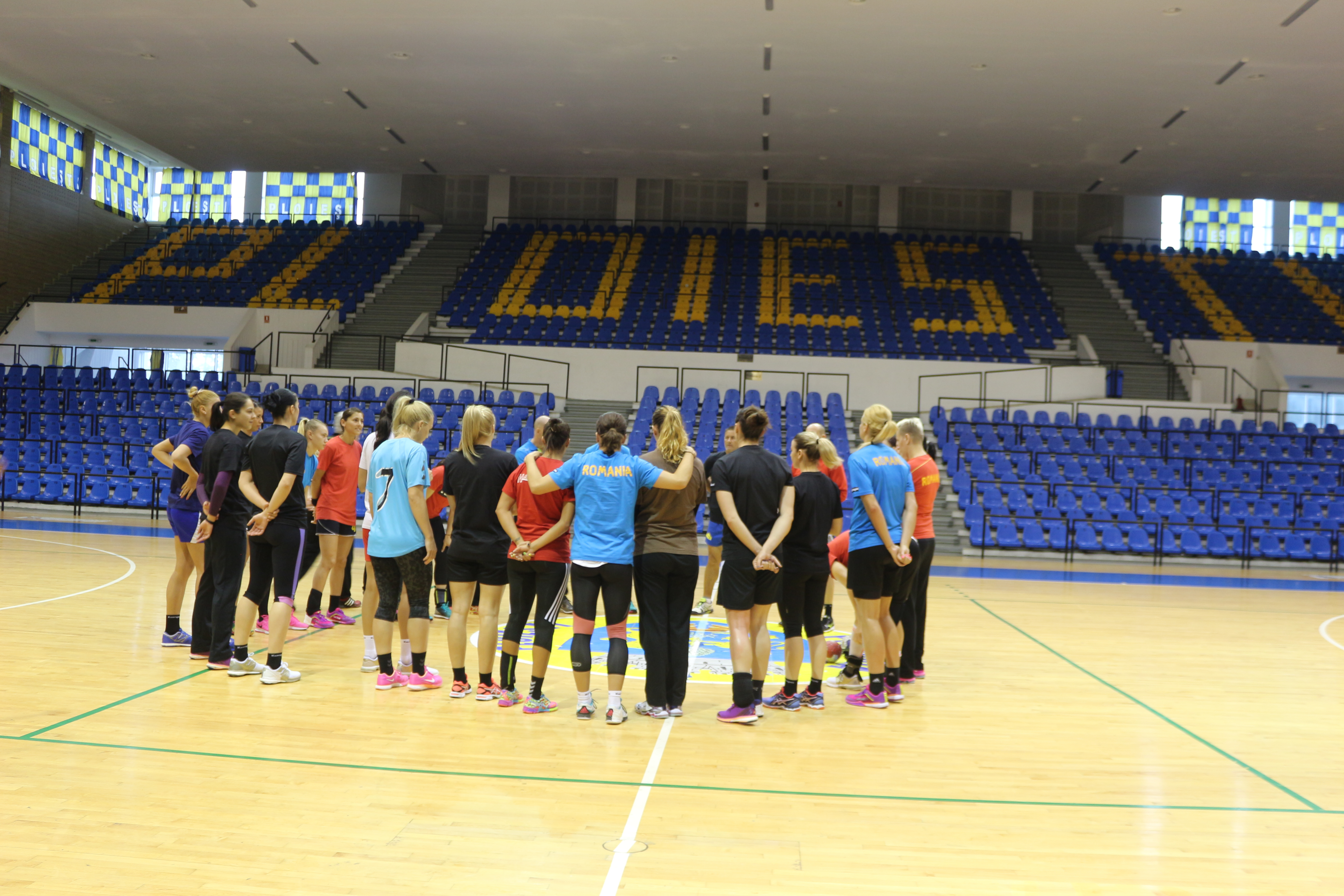 Ola-Rio! Fetele din naționala de handbal pregătesc la Ploiești calificările europene și turneul olimpic. Cristina Neagu era să se accidenteze! FOTO&VIDEO