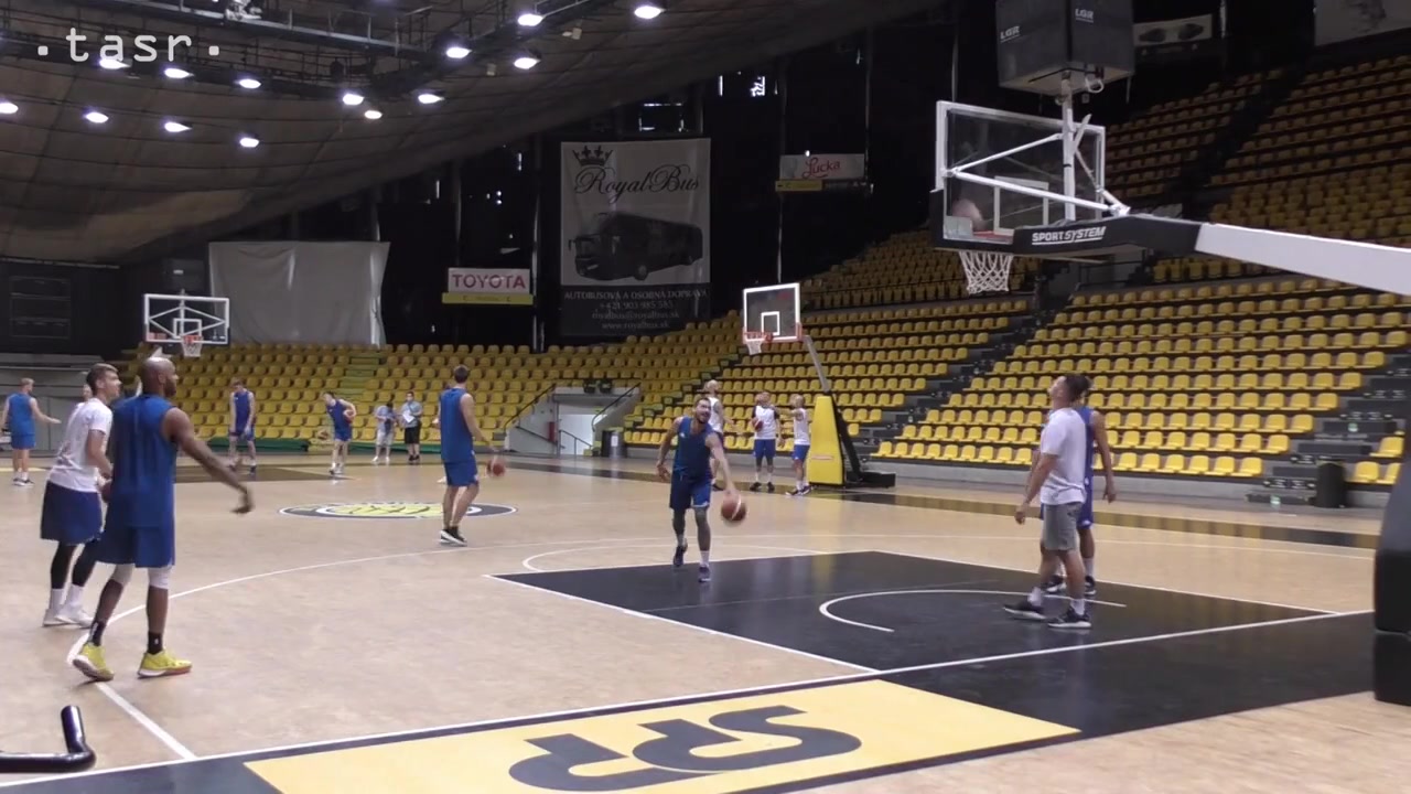 VIDEO: Slovenskí basketbalisti sa pripravujú v Bratislave, Tabak: Toto je  prvý krok
