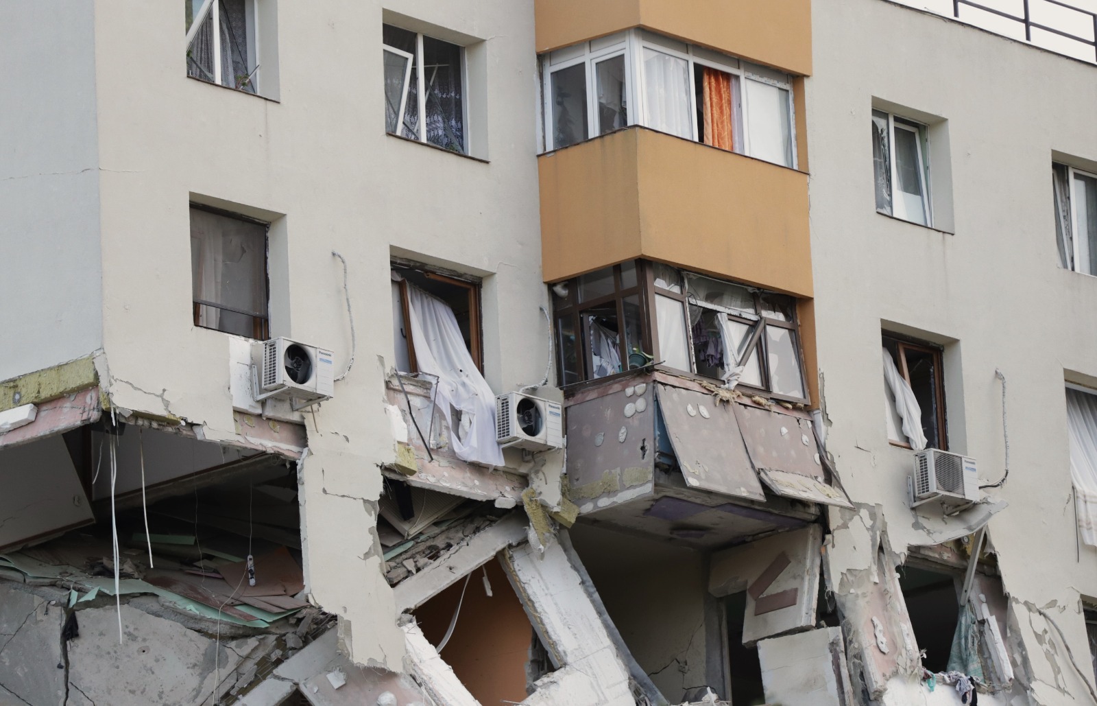Cu ce se aleg proprietarii din blocul distrus de explozie, în Rahova, dacă e demolat de stat: „Dacă a dispărut locuința, dispare și dreptul de proprietate”