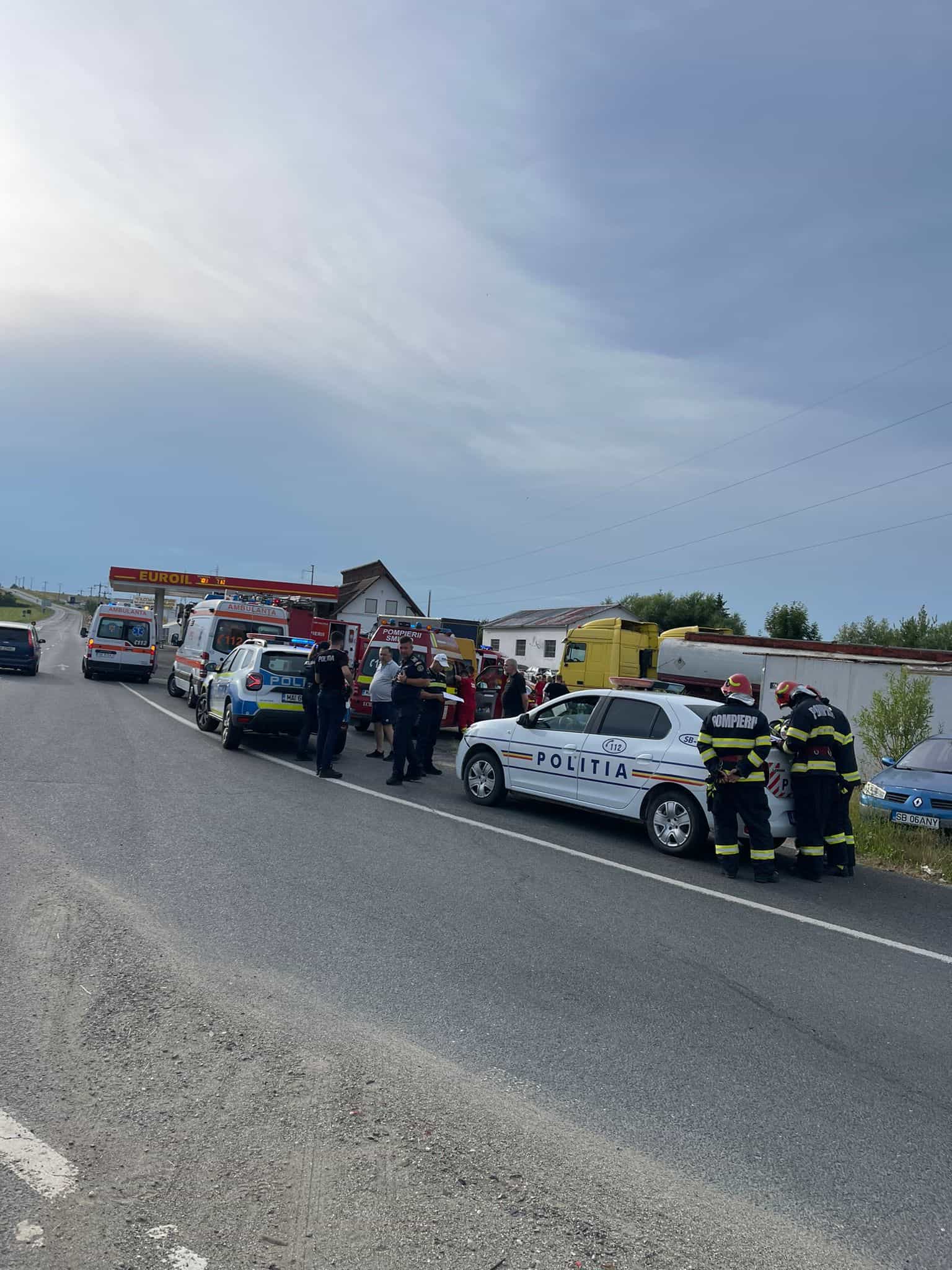 Microbuz cu 11 elevi, implicat într-un accident pe DN 1, în Sibiu. A fost activat Planul Roşu de Intervenţie