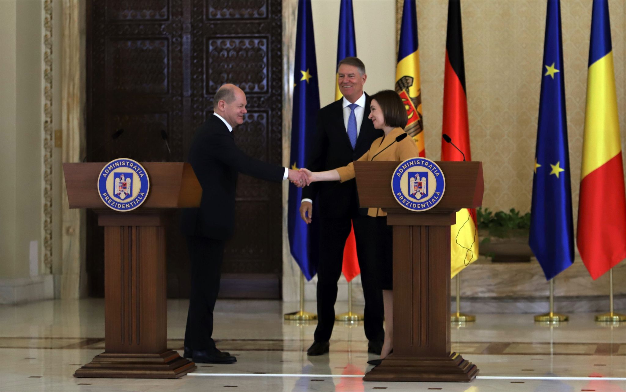 Klaus Iohannis, Maia Sandu și Olaf Scholz, întrevedere la București. Ce au discutat cei trei lideri