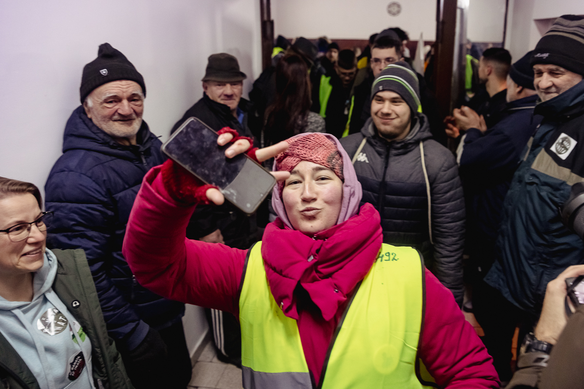 Cum protestează studenții sârbi prin marș și de ce strigă numele Laurei Kovesi