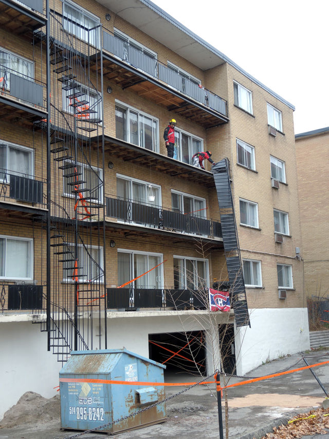 Lucian Bute riscă să înfunde pușcăria, după ce doi oameni au murit ca urmare a prăbușirii de pe balconul apartamentul său. ”Întreținerea locuinței e obligația proprietarului!”, acuză directorul de la Amenajări Urbane. Canadienii l-au luat la ochi pe gălățean! / GALERIE FOTO