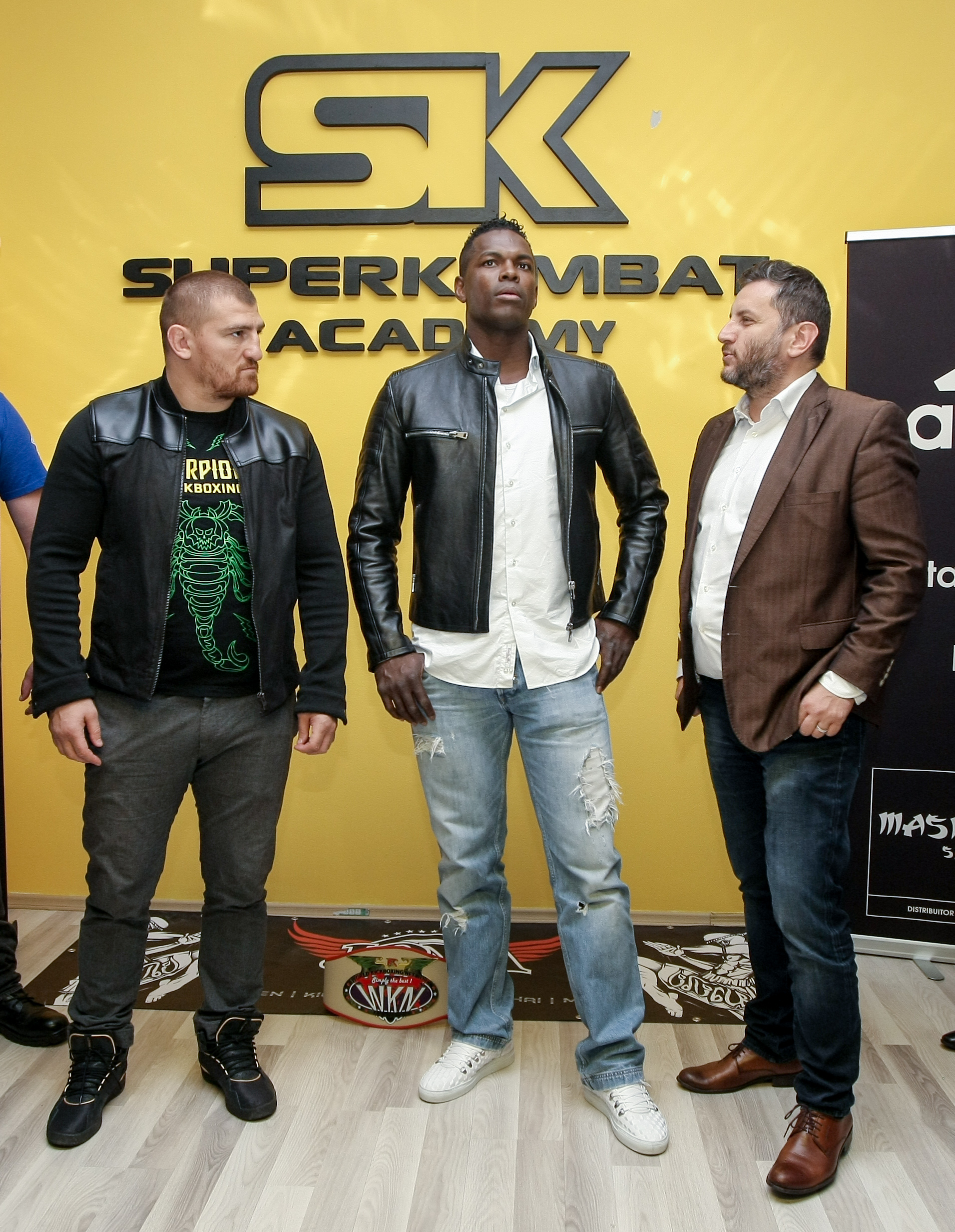 SUPERKOMBAT BUCUREȘTI: Luptătorii au dat proba cântarului în noua Academie Superkombat, lansată în prezența lui Remy Bonjasky | GALERIE FOTO