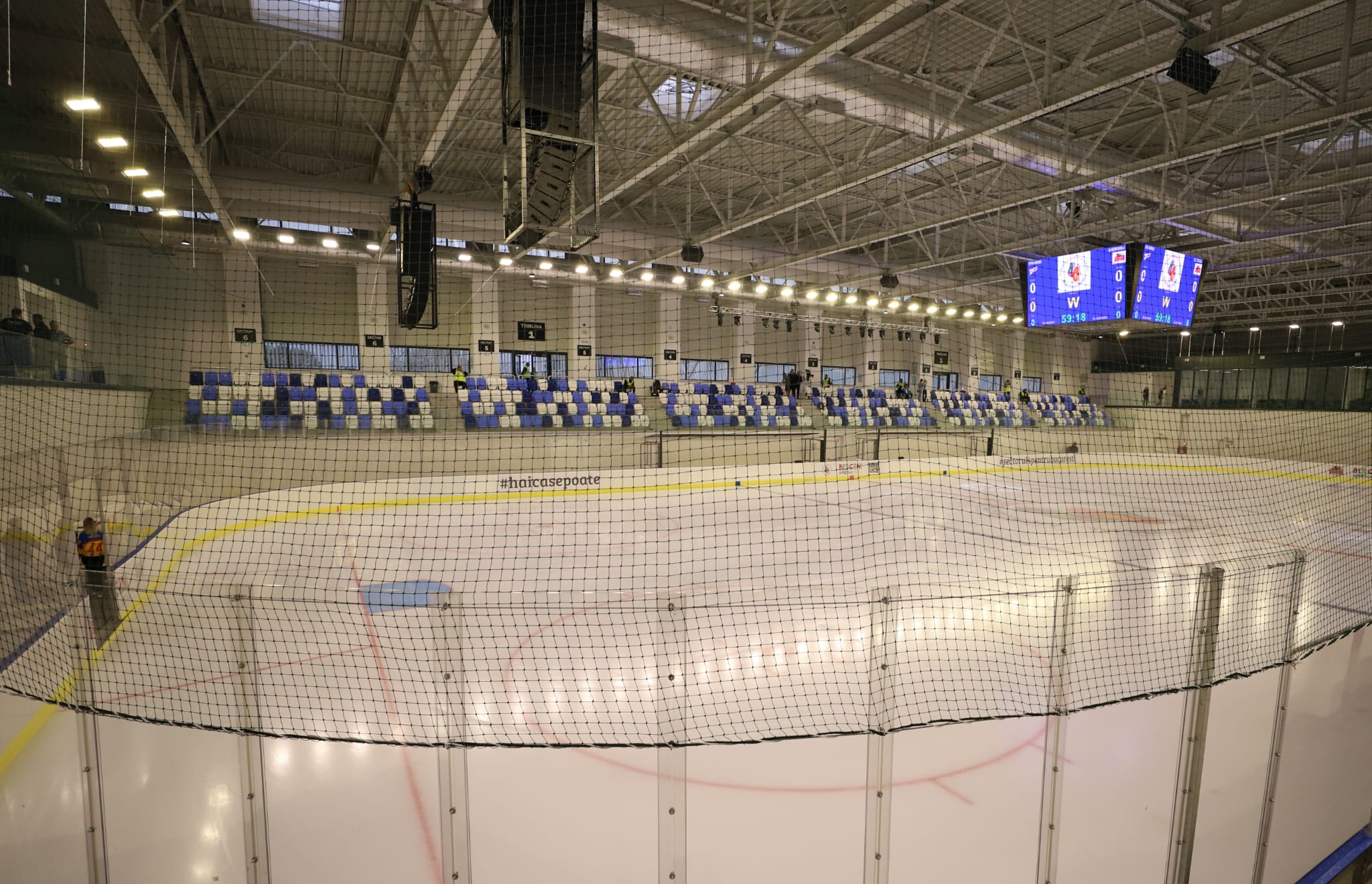 Patinoarul Berceni Arena găzduiește primul meci de hochei din București după 12 ani. Ce se întâmplă cu Patinoarul Flamaropol