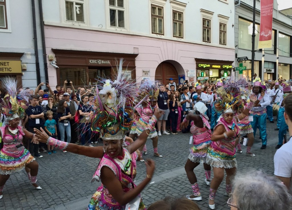 Peste 10.000 de oameni au participat la deschiderea Festivalului Internațional de Teatru de la Sibiu