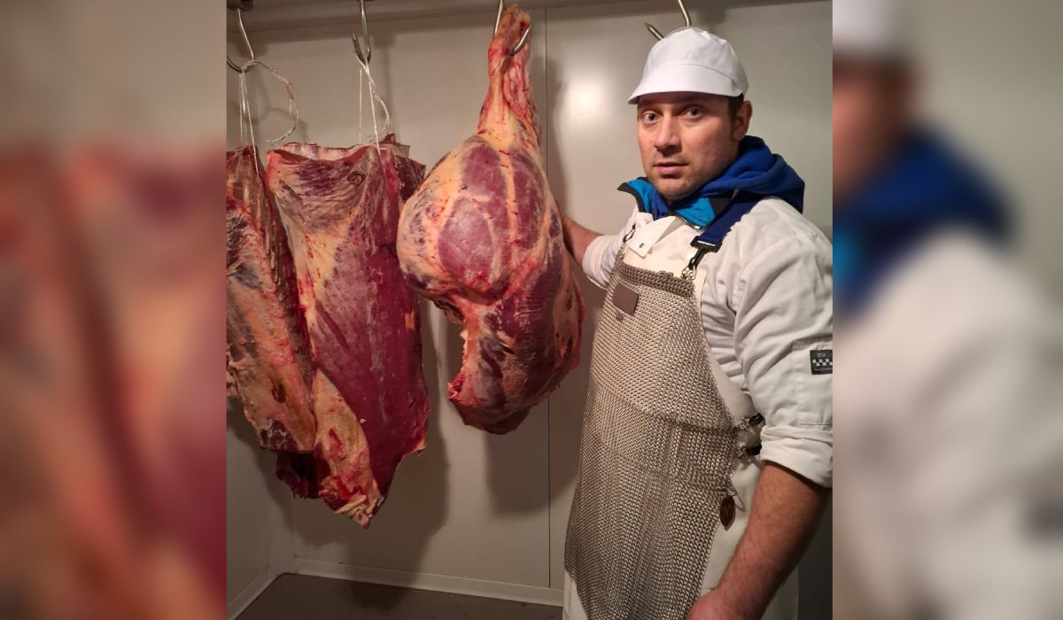 Măcelarul român Ion și-a pus numele John pe firmă și a deschis în Belgia măcelăria la care a visat de la 16 ani: „Totul după propria noastră rețetă”