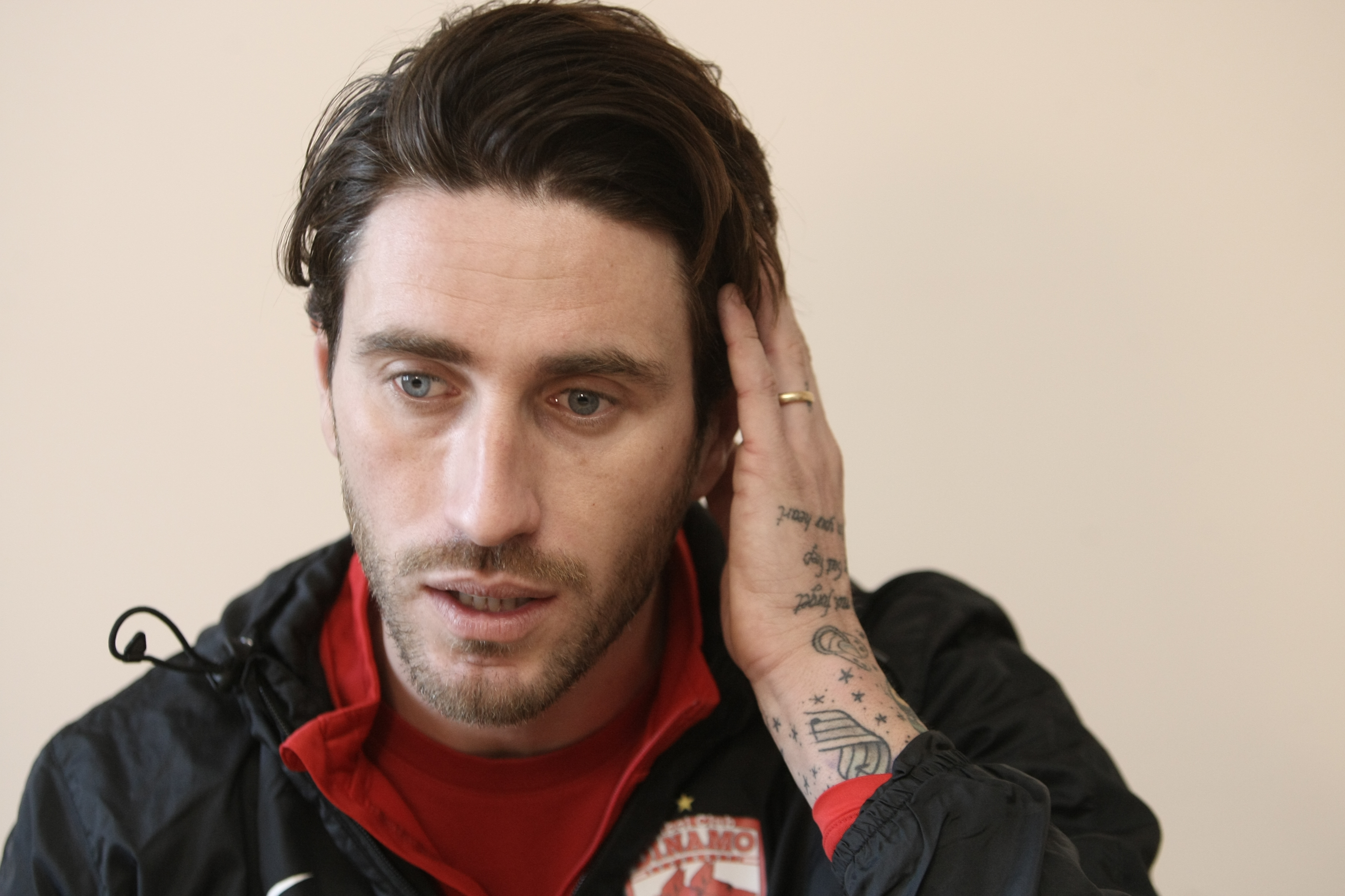 Luca Ceccarelli, singurul fotbalist italian din istoria clubului Dinamo. E tatuat peste tot, urăște cafeaua din România, dar îi place viața din Liga 1 / GALERIE FOTO & VIDEO