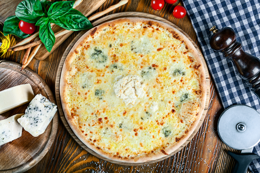 Rețete pizza - cum faci acasă blat pentru pizza, dar și cele mai bune rețete de topping-uri