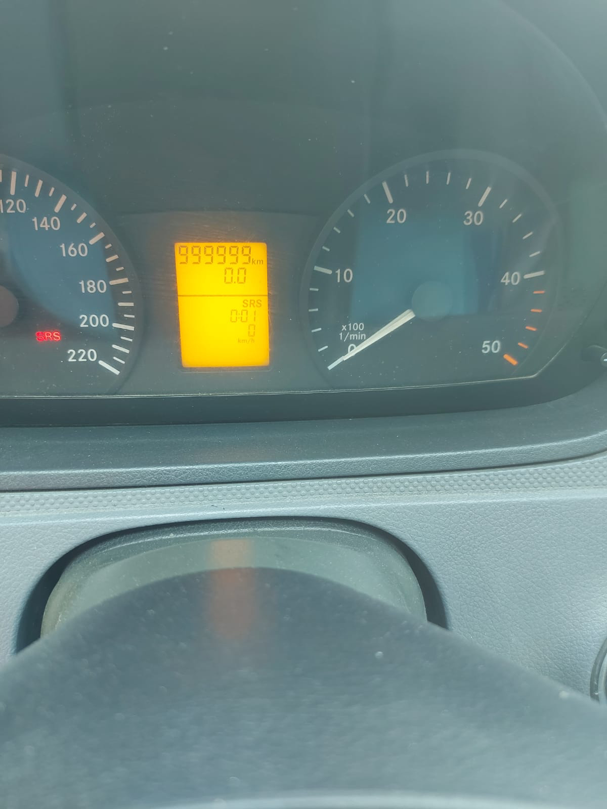 Medicii și personalul de la Salvare din toată țara ne-au trimis imagini cu ambulanțele preistorice, cu un milion de kilometri la bord