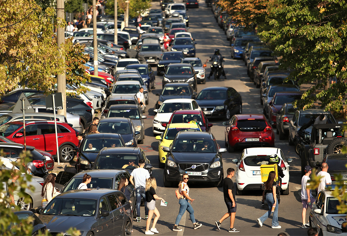 REPORTAJ. Viața în Bucureștiul mașinilor, unde există un autoturism aproape la fiecare pieton