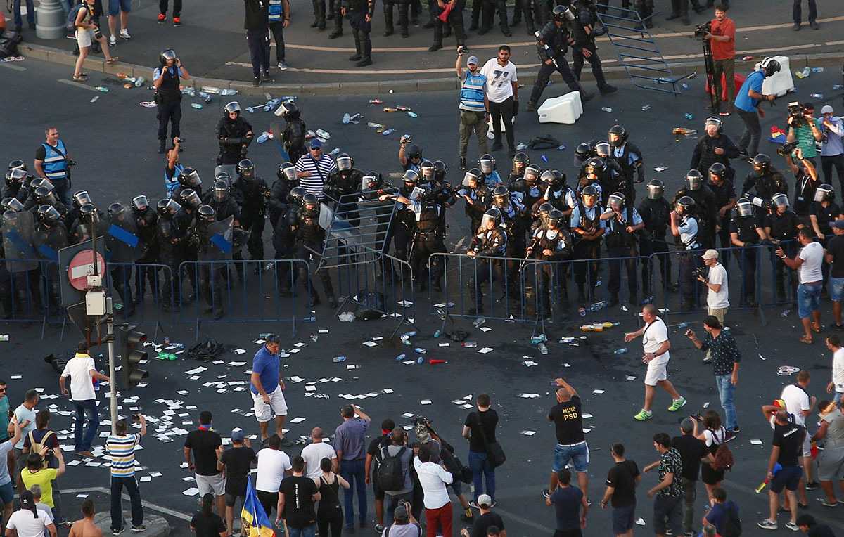 Câteva luni până la prescrierea faptelor în „Dosarul 10 august”. Foștii șefi ai Jandarmeriei, audiați după 8 ani de la violențele din Piața Victoriei