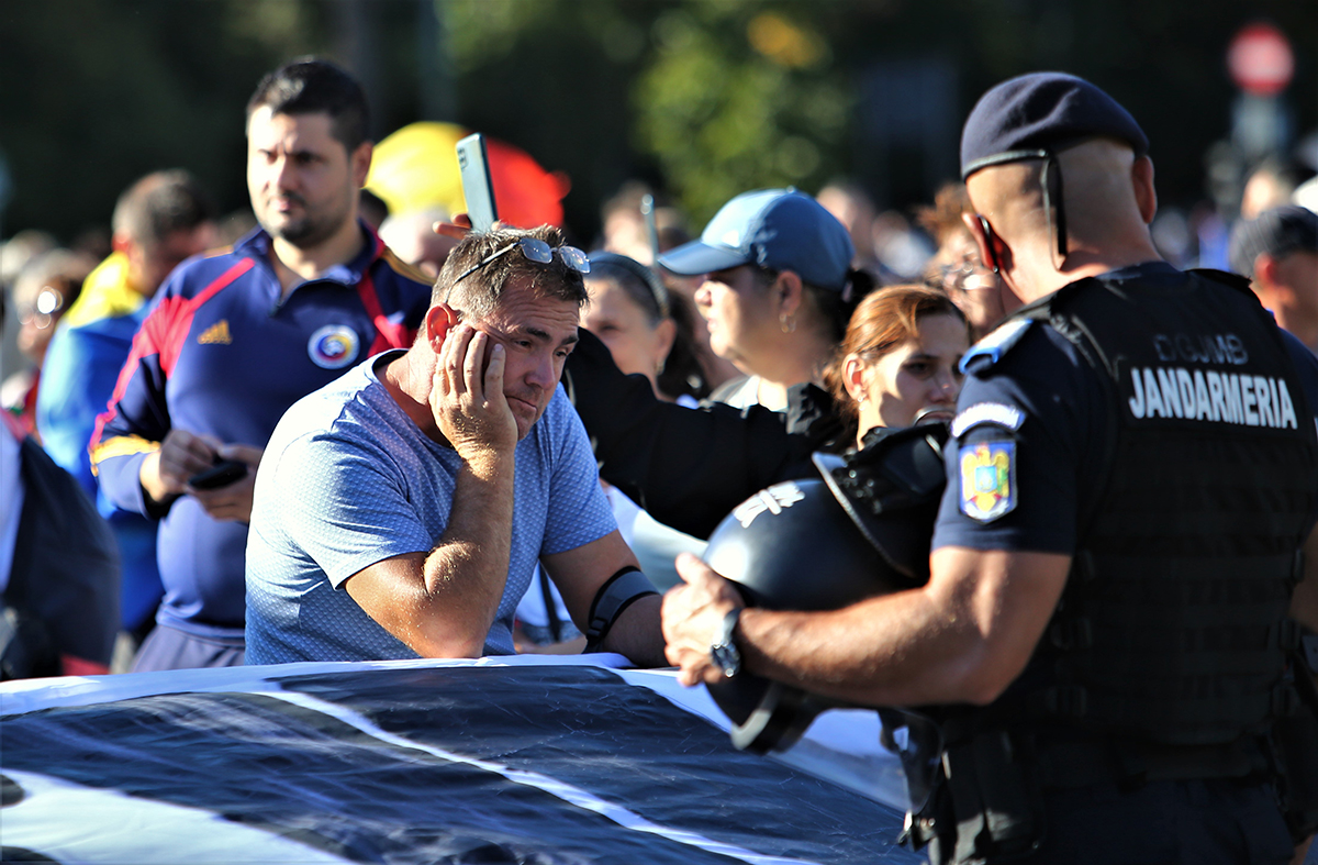 George Simion și Diana Șoșoacă s-au certat pe protestul din Piața Victoriei. Senatoarea a virat de la „Bine ați venit, fraților!”, la „Trădătorule, ți-ai bătut joc de AUR!”