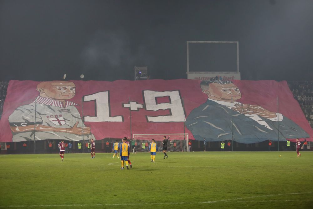 FOTO/Daniel Pancu, în genunchi în fața fanilor rapidiști! Declarație de dragoste pentru suporteri, la ultimul meci oficial pe stadionul Giulești: „De asta nu am jucat la Steaua, la Dinamo, datorită lor!”