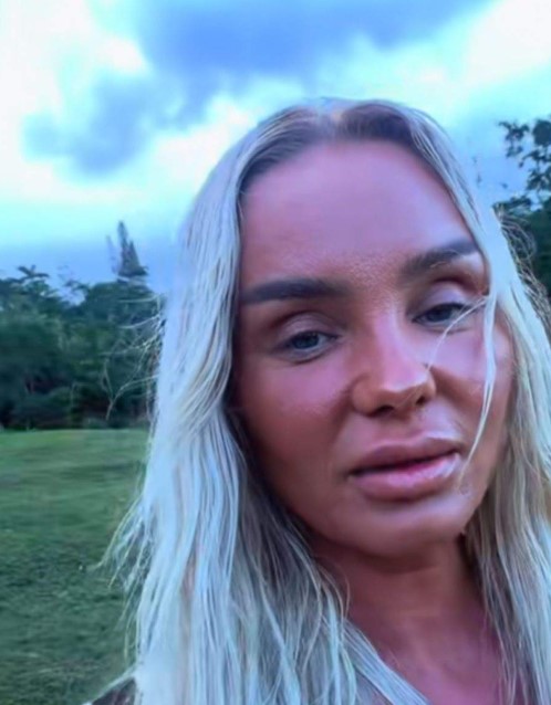 Cum arată Maria Constantin nemachiată. Fanii au criticat-o dur, iar ea le-a dat replica: „Ai dormit pe sobă?”