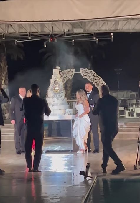 Imagini de la nunta spectaculoasă a lui Bursucu. Verighetele au costat 9.000 de euro, iar Cătălin Botezatu a creat rochia de mireasă
