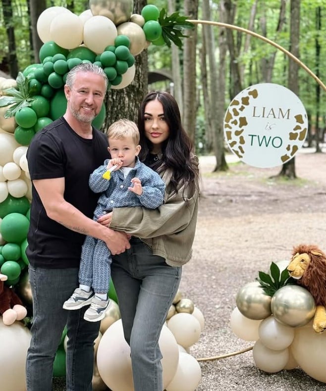 Imagini din casa în care Laurențiu Reghecampf și Corina Caciuc locuiesc alături de cei doi copii, Liam și Landon