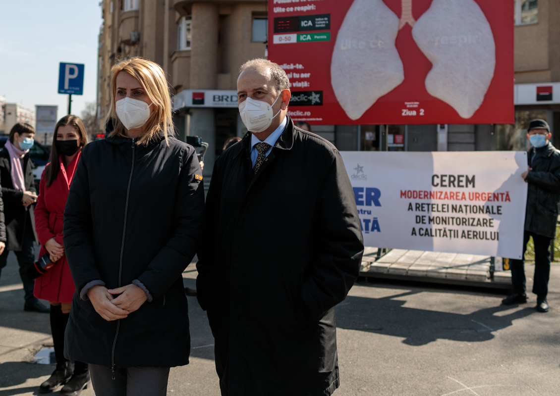 „Aerul ăsta nu e de nasul meu”. Manifest cu „plămâni” care se înnegresc de la aerul poluat din București