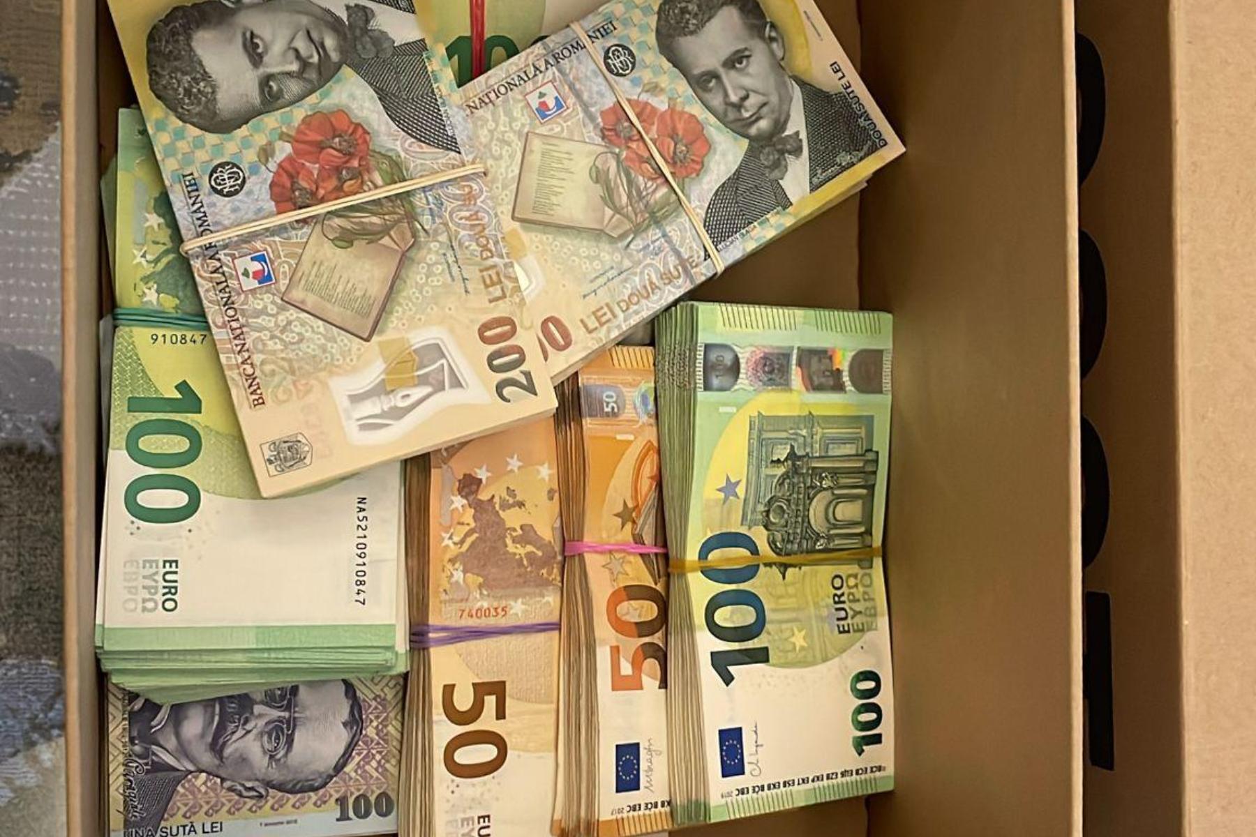 Șeful ARR, Cristian Anton, a fost trimis în judecată la 5 luni după ce DNA l-a prins cu 500.000 de euro ținuți inclusiv în cutii de carton