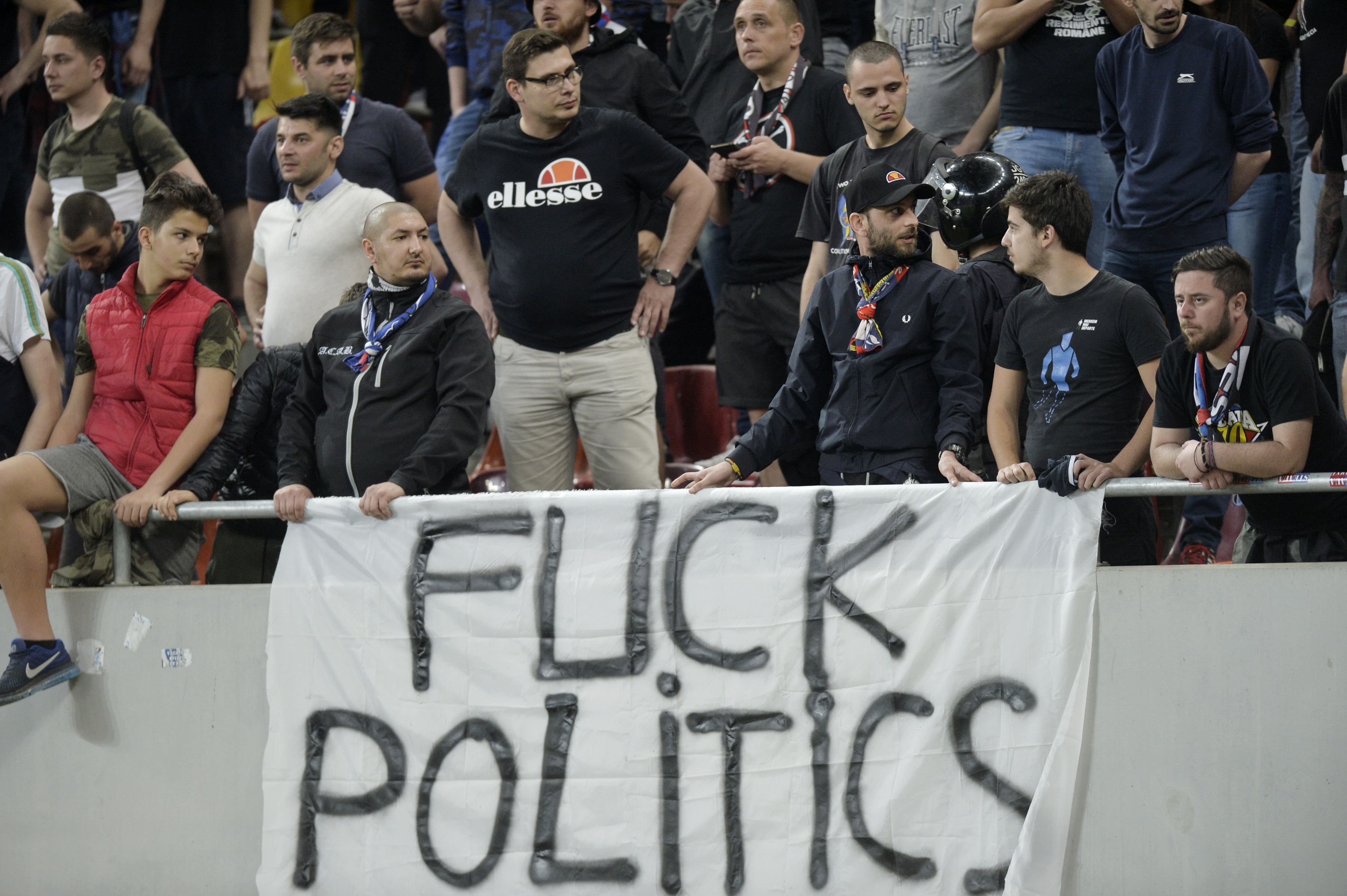 Câți suporteri au fost reținuți de Jandarmerie după meciul Steaua - Rapid: ”Sancțiuni pentru peste 50 de persoane” / GALERIE FOTO