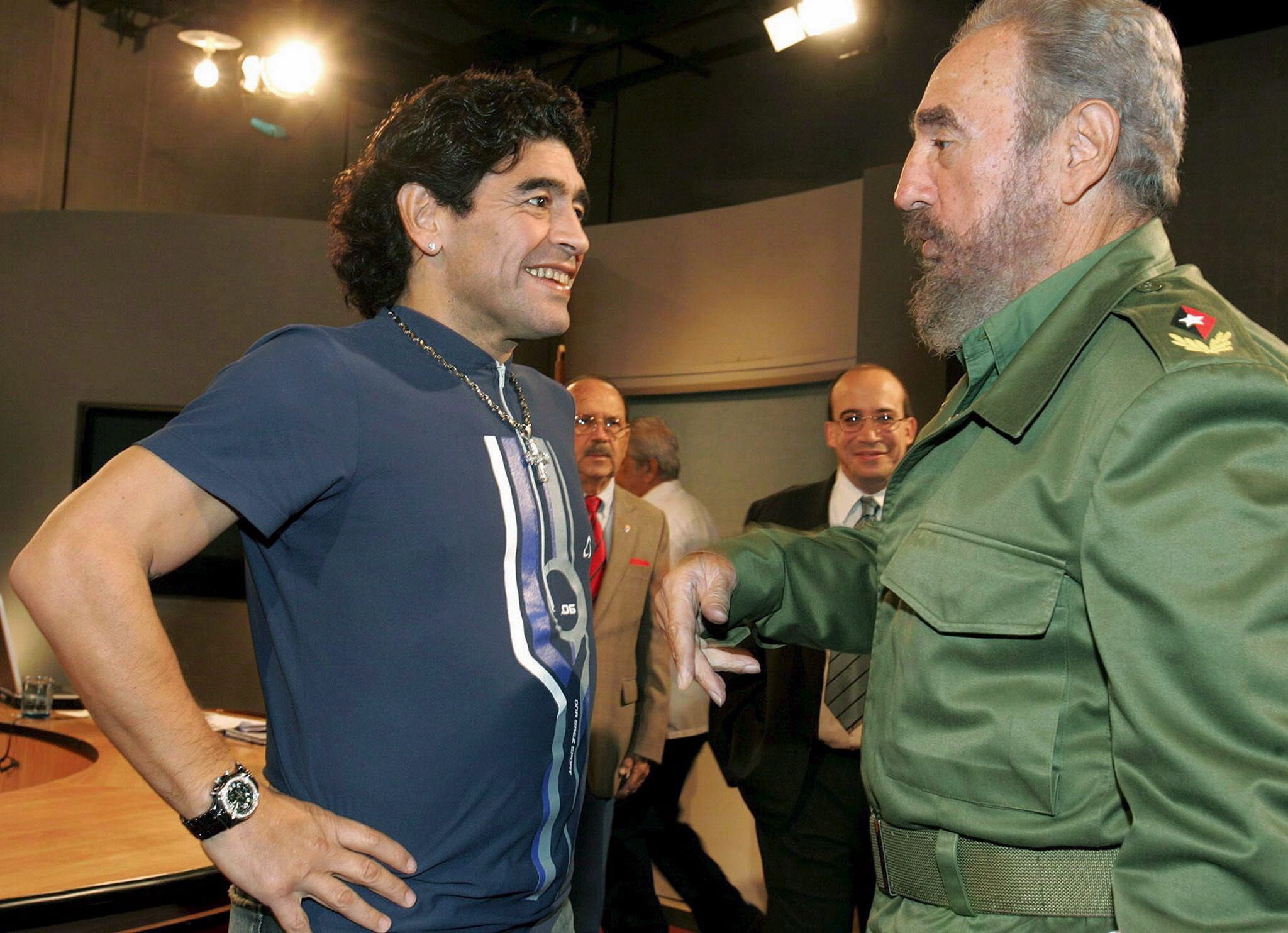 A murit Fidel Castro. Maradona a fost prieten la cataramă cu liderul cubanez: ”M-am îndrăgostit de el, e singurul politician despre care nu se poate spune că e hoț”