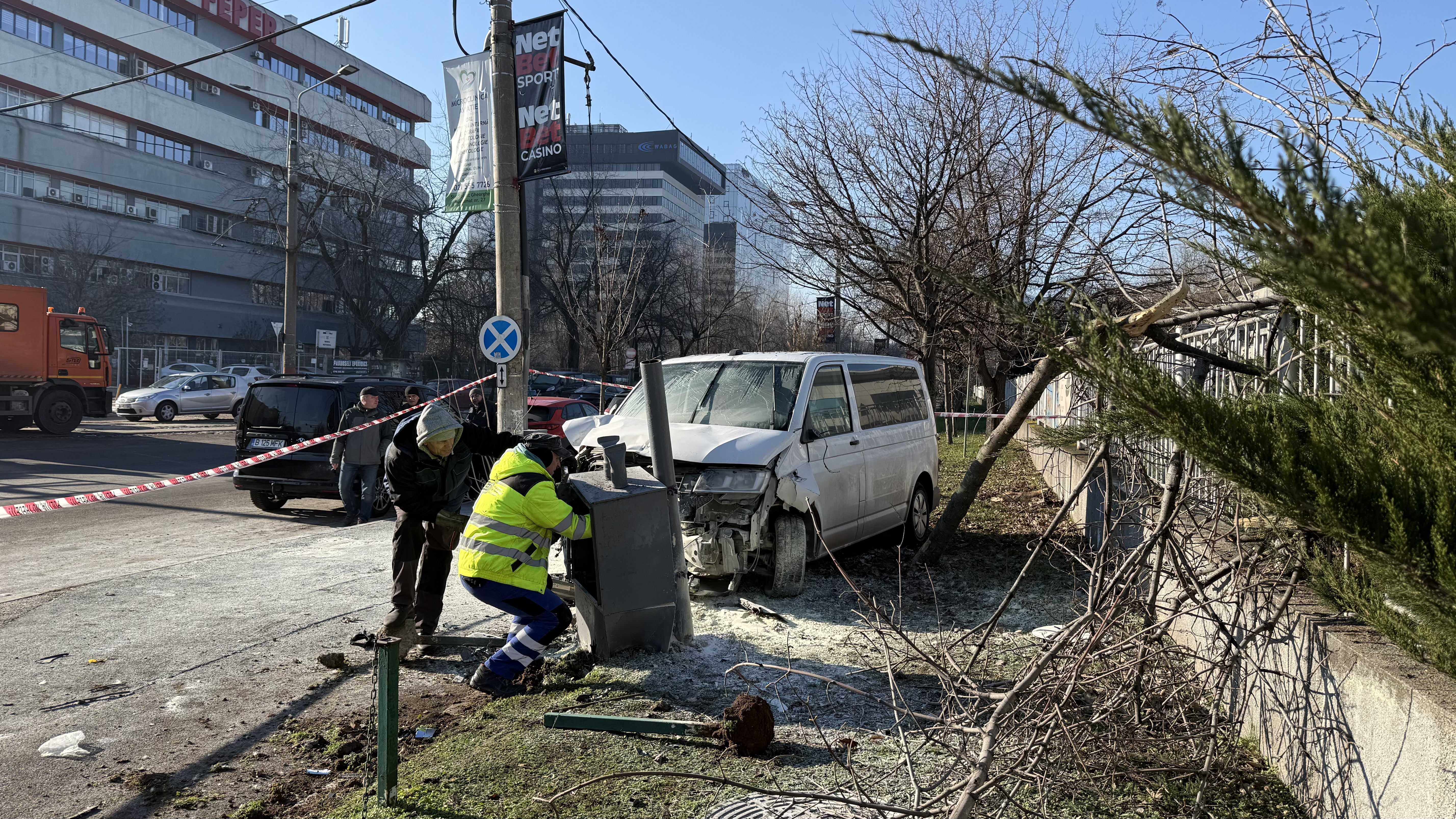 Femeie din București, spulberată de o mașină pe trotuar, pe Bulevardul Dimitrie Pompeiu. Șoferul nu era băut sau drogat