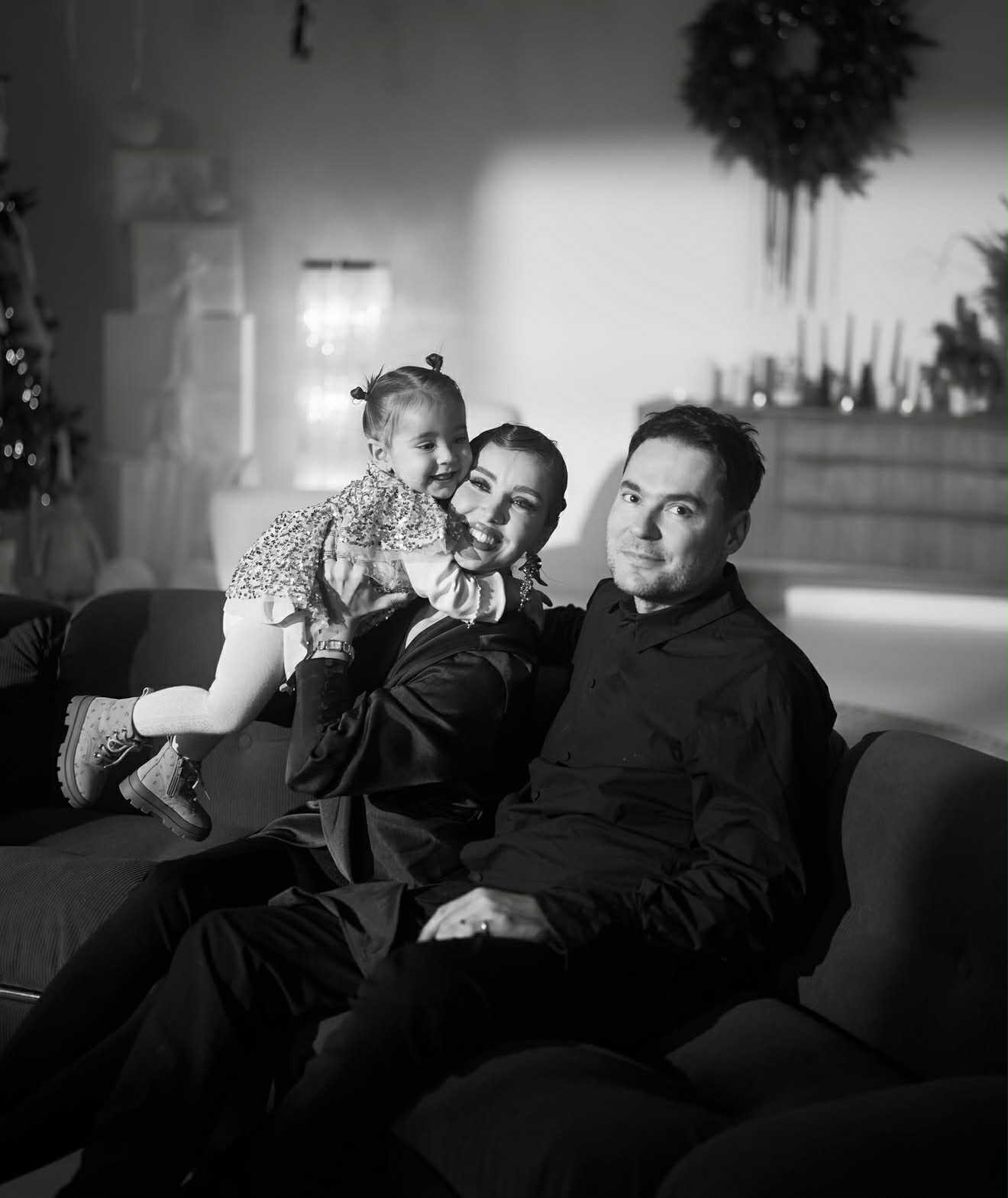 Cine apare în ședința foto de sărbători a Alinei Ceușan. E o persoană foarte specială pentru familia ei: „Mulțumesc că te implici așa cum aș face eu”