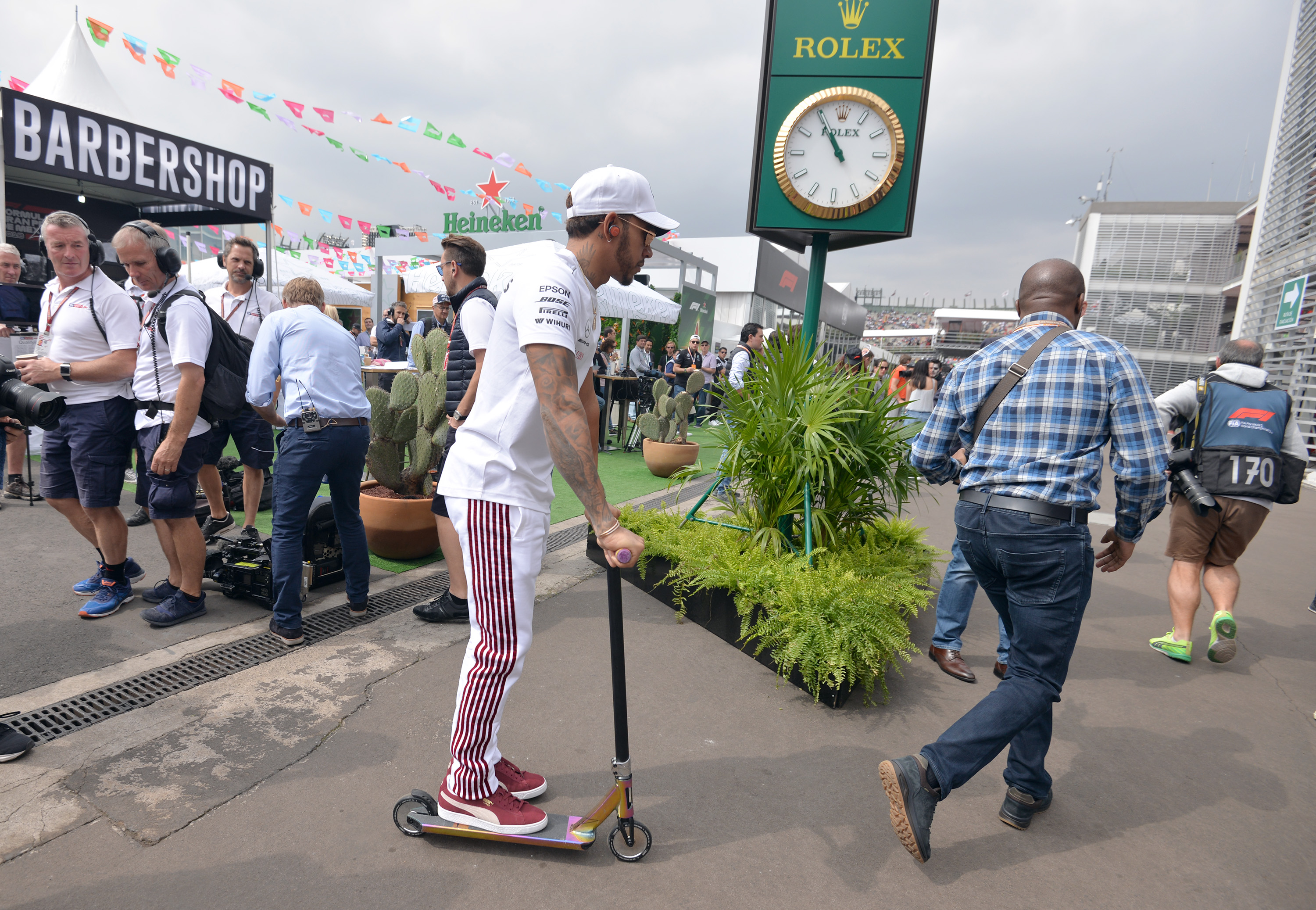 Lewis Hamilton, campion mondial de Formula 1 pentru a cincea oară: ”Pare ireal”. Verstappen a învins în Mexic
