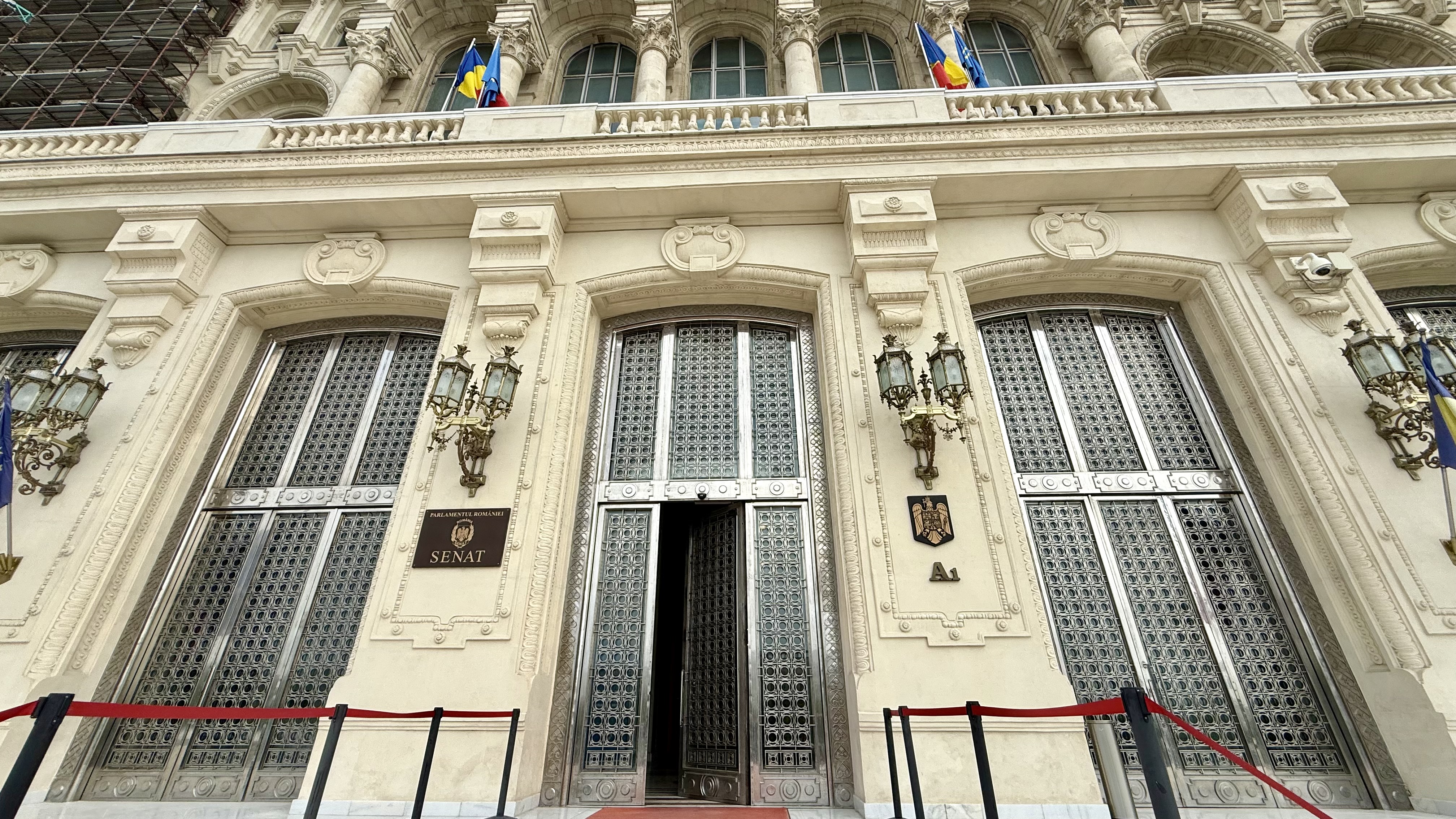 Secretele marmurei interzise de Ceaușescu și stema de 3,5 tone! Am vizitat Senatul României: buncărul pentru 300 de persoane și liniile de metrou fantomă