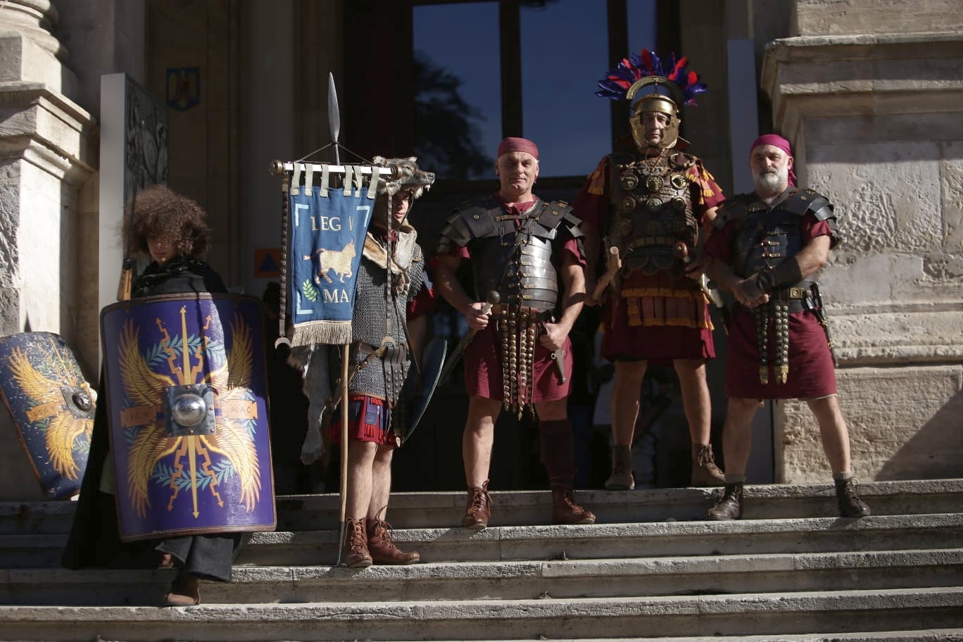 FOTOREPORTAJ. Lupte cu gladiatori pe Calea Victoriei din București, dar și mâncăruri preparate după rețete culinare antice