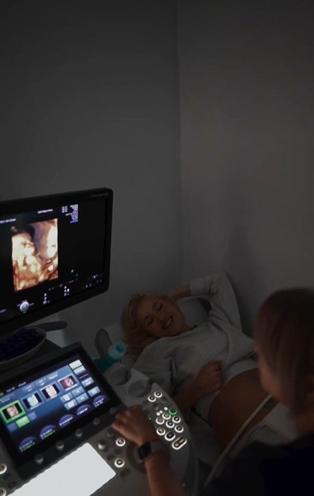 Alina Ceușan e însărcinată cu al doilea copil. Cum a dat vestea: „Viața noastră se va schimba din nou în luna august”