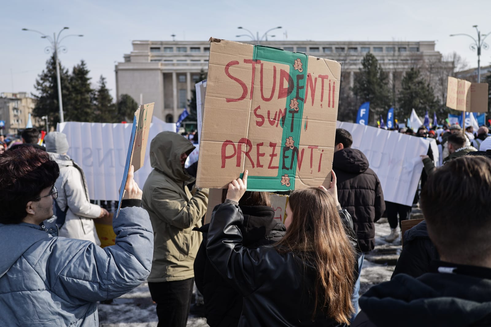 Profesorii și studenții protestează față de Legea Bolojan din Educație: „Școală săracă = țară needucată”